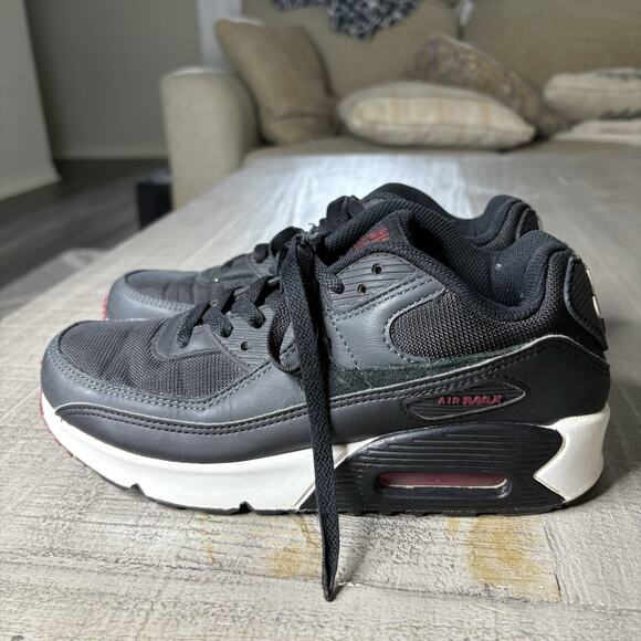 Nike Air Max 90 Leather GS Anthracite Black Team Red Kids Athletic Sneaker Sz 6y - Picture 2 of 9